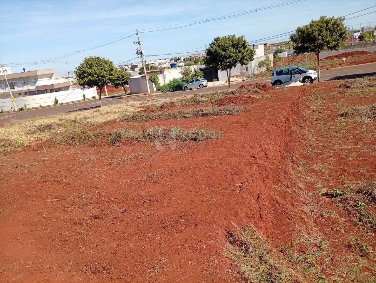 Terreno à venda no bairro Residencial Colinas do Engenho I: 
