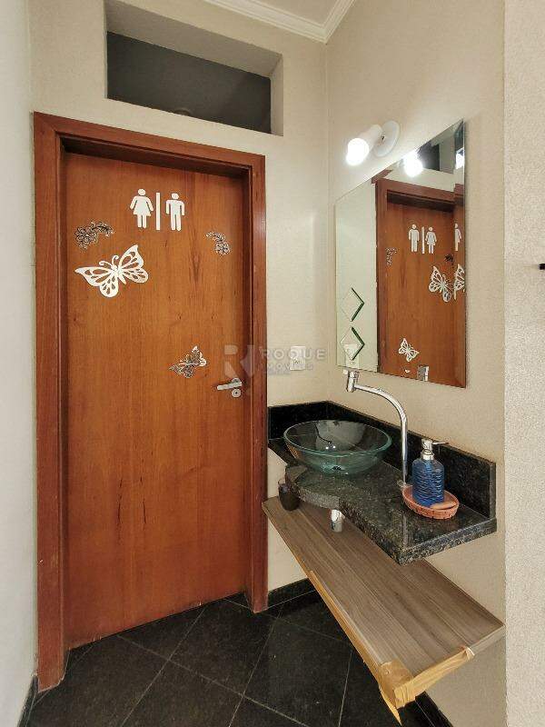 Casa Residencial à venda no bairro Jardim Boa Vista: WC Fundos