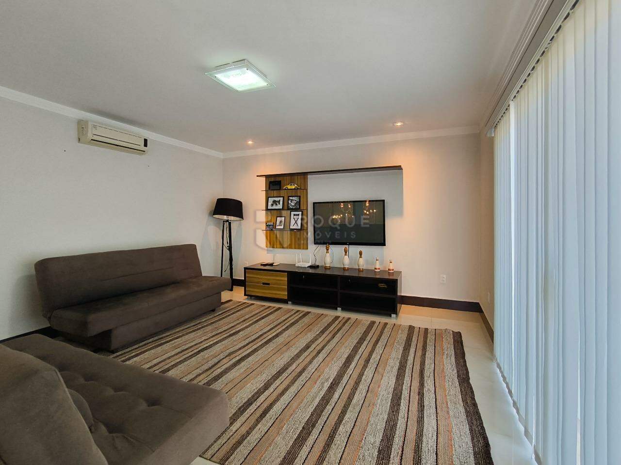 Casa em condomínio à venda no bairro Jardim Terras de Santa Elisa: SALA DE TV