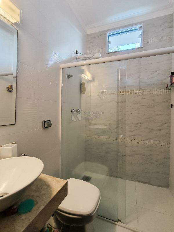 Casa em condomínio à venda no bairro Jardim Terras de Santa Elisa: BANHEIRO SOCIAL