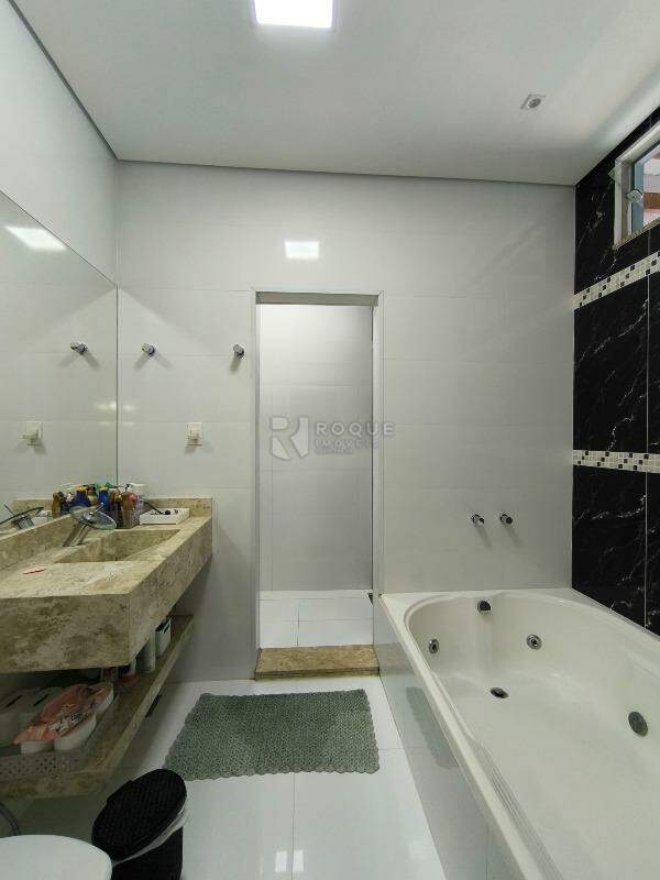 Casa em condomínio à venda no bairro Jardim Terras de Santa Elisa: WC SUÍTE