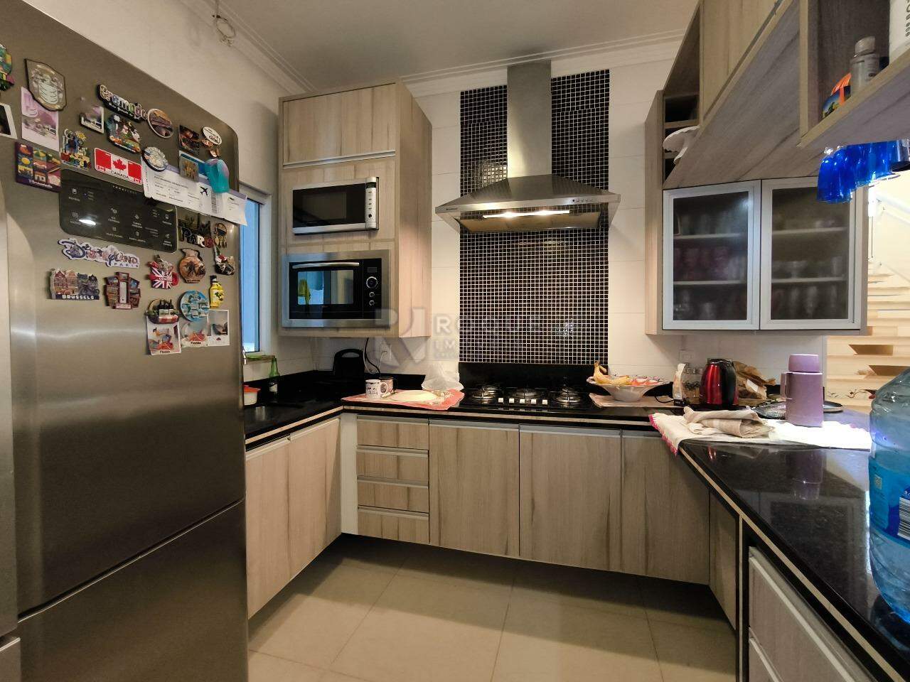 Casa em condomínio à venda no bairro Jardim Terras de Santa Elisa: COZINHA