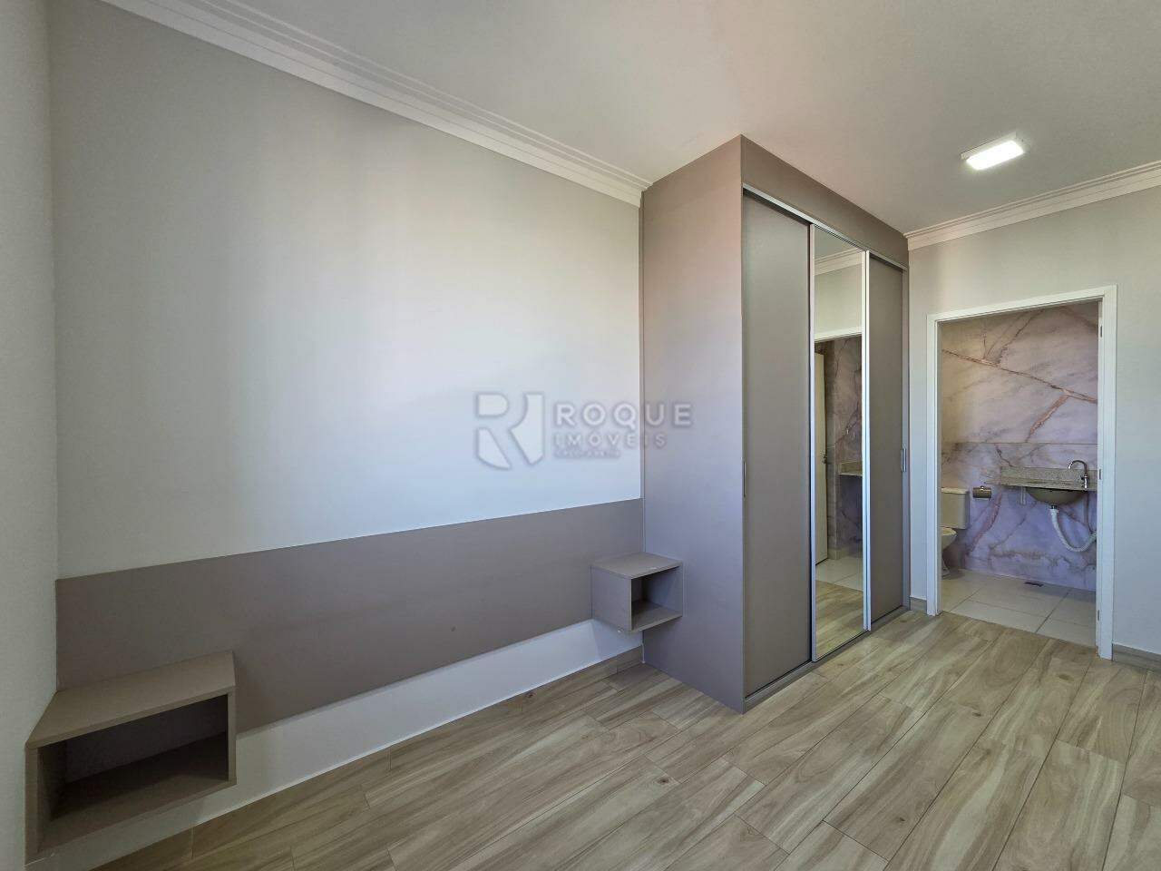 Apartamento para aluguel no bairro Vila Camargo: Dormitório 2 suíte