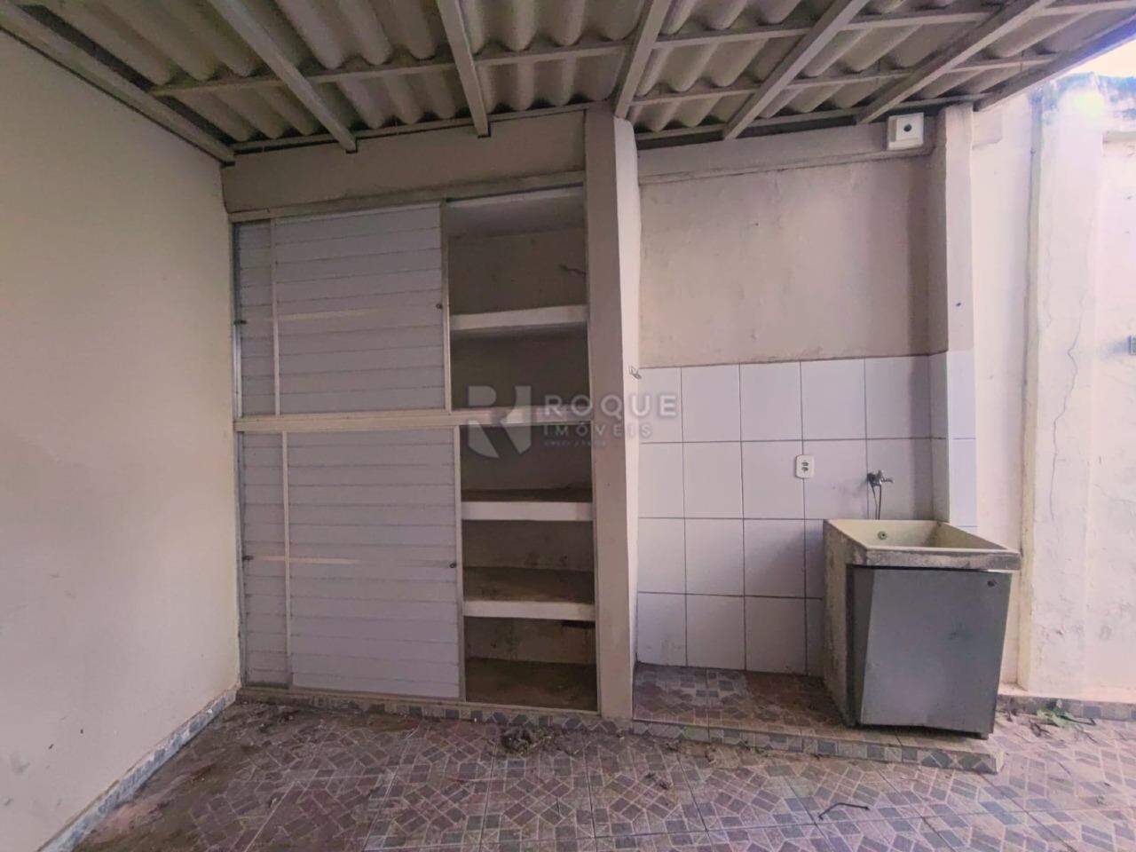 Casa Residencial para aluguel no bairro Jardim Nossa Senhora do Amparo: Lavanderia