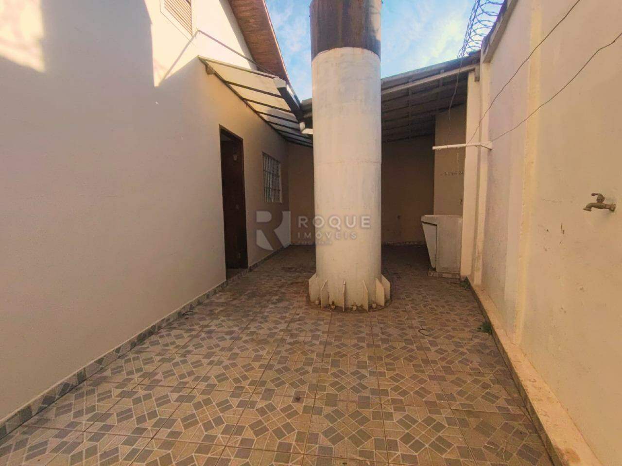 Casa Residencial para aluguel no bairro Jardim Nossa Senhora do Amparo: Quintal