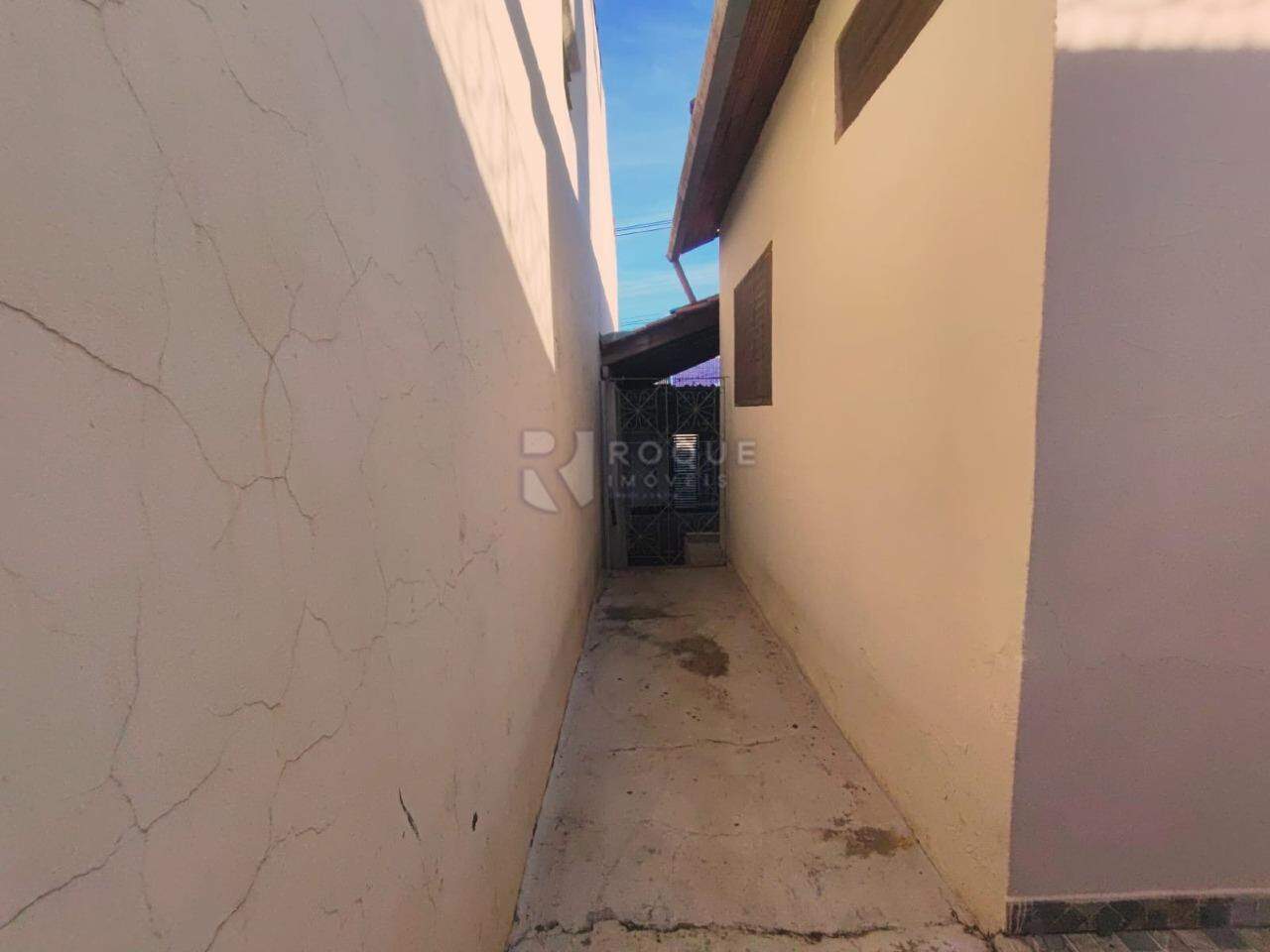 Casa Residencial para aluguel no bairro Jardim Nossa Senhora do Amparo: Quintal