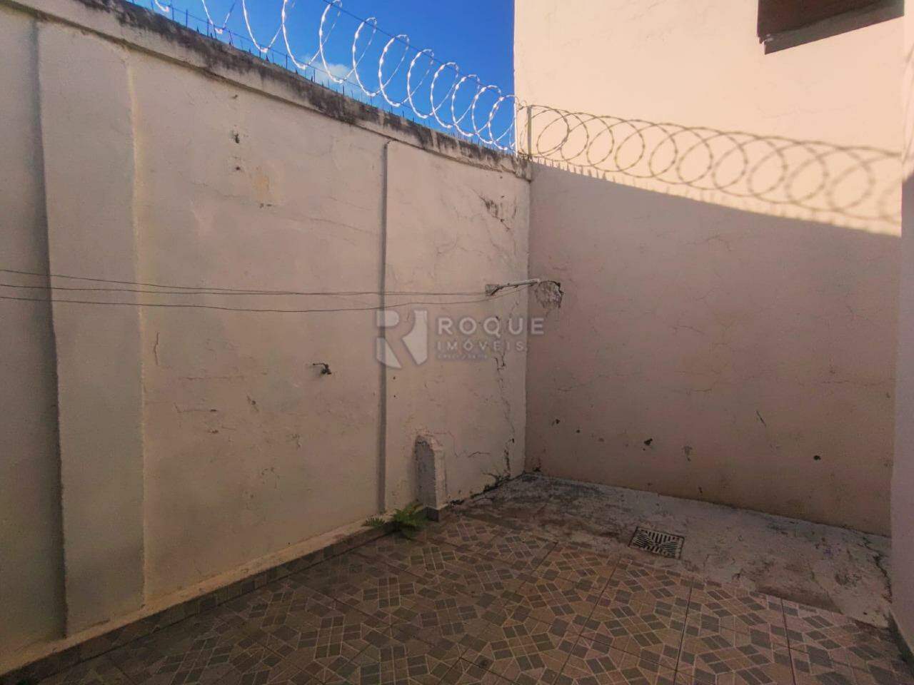 Casa Residencial para aluguel no bairro Jardim Nossa Senhora do Amparo: Quintal