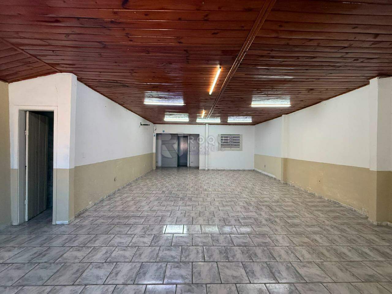 Salão para aluguel no bairro Parque Residencial Abílio Pedro: Salão