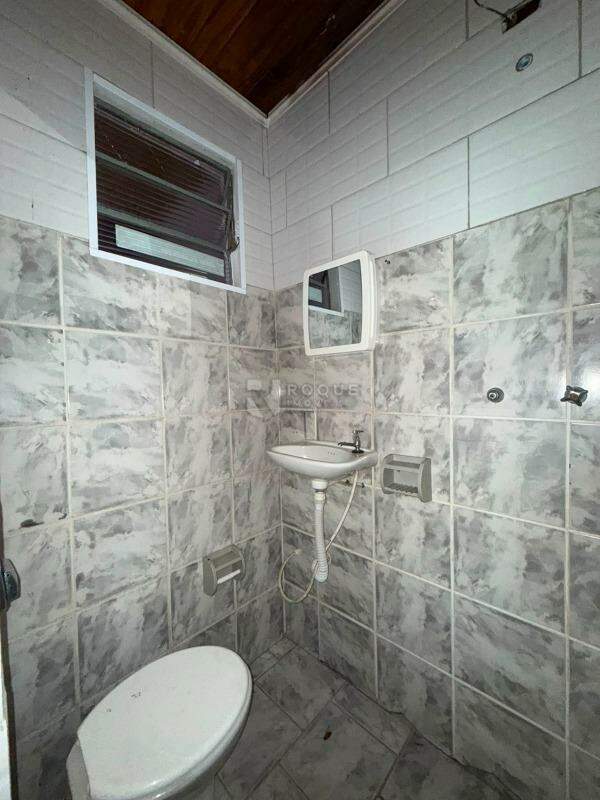 Salão para aluguel no bairro Parque Residencial Abílio Pedro: Wc Fundos