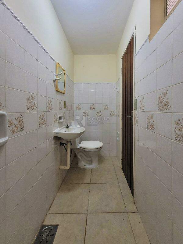 Casa Residencial à venda no bairro Jardim Montezuma: WC Serviço