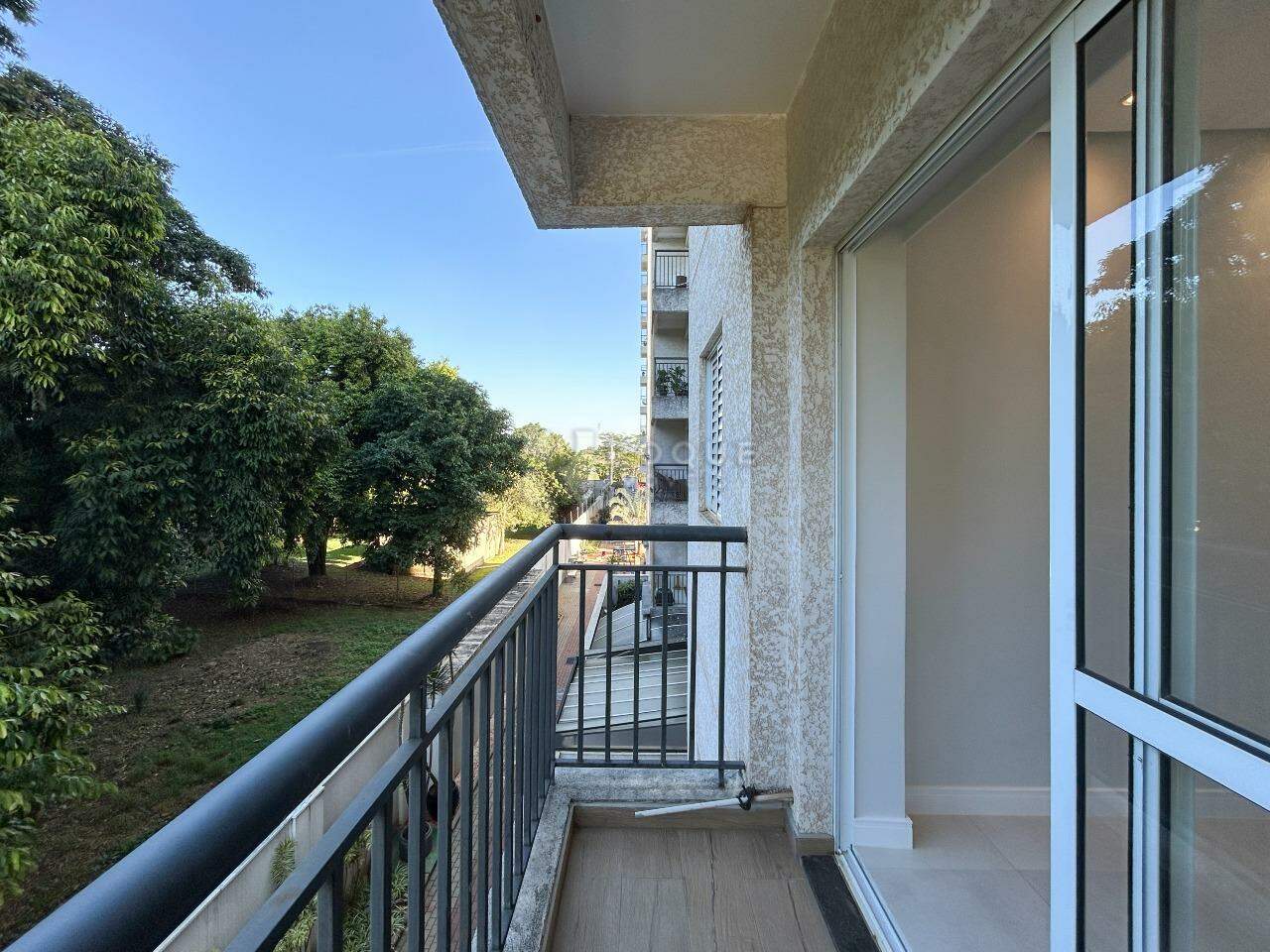 Apartamento para aluguel no bairro Chácaras Antonieta: Sacada