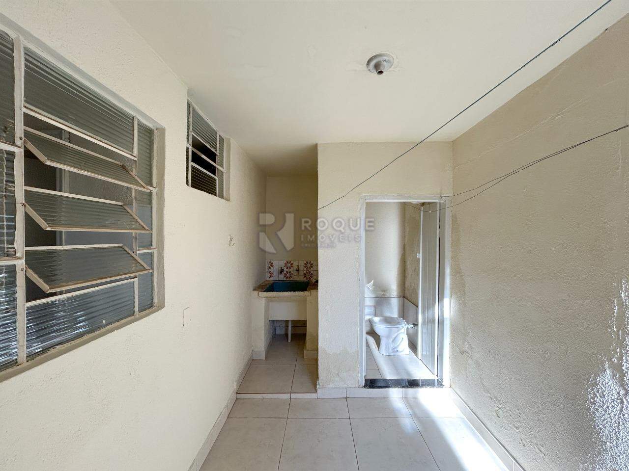 Casa Residencial para aluguel no bairro Centro: Área de serviço 