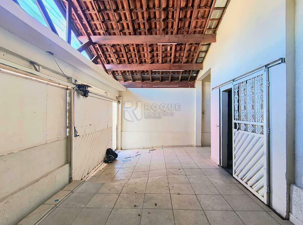 Casa Residencial para aluguel no bairro Parque Residencial Abílio Pedro: Garagem