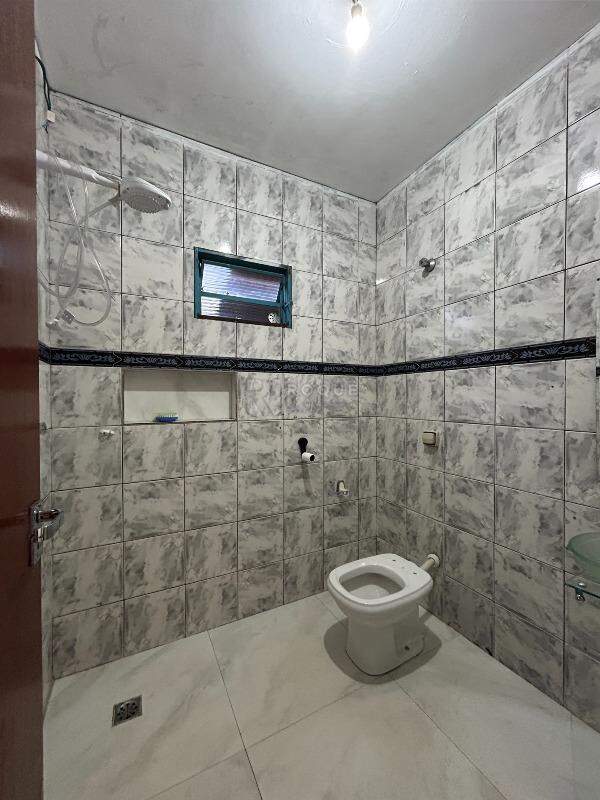 Casa Residencial para aluguel no bairro Jardim Residencial Regina Bastelli: WC social