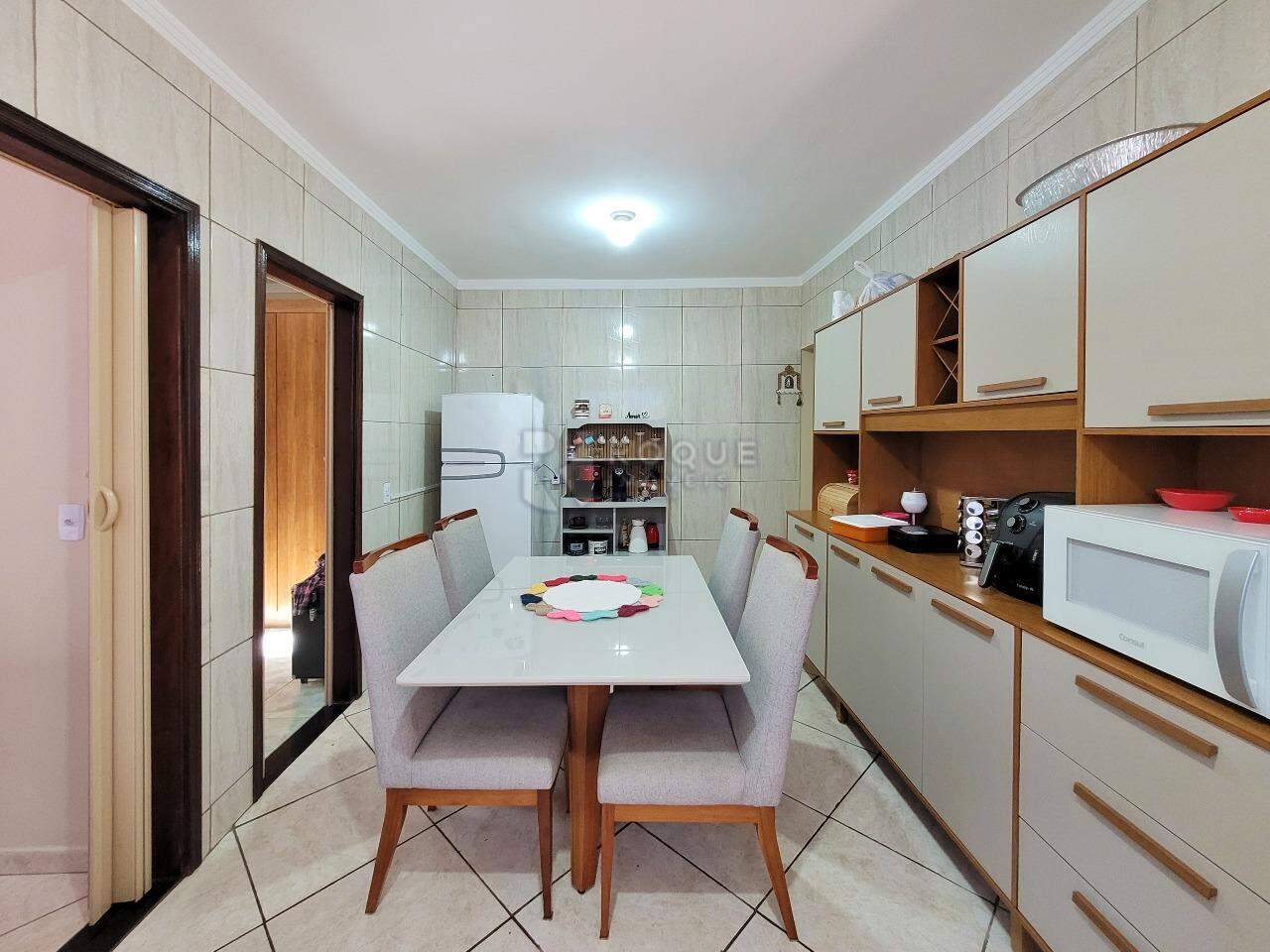 Casa Residencial à venda no bairro Jardim Residencial Dona Santina Paroli Peccinini: Cozinha