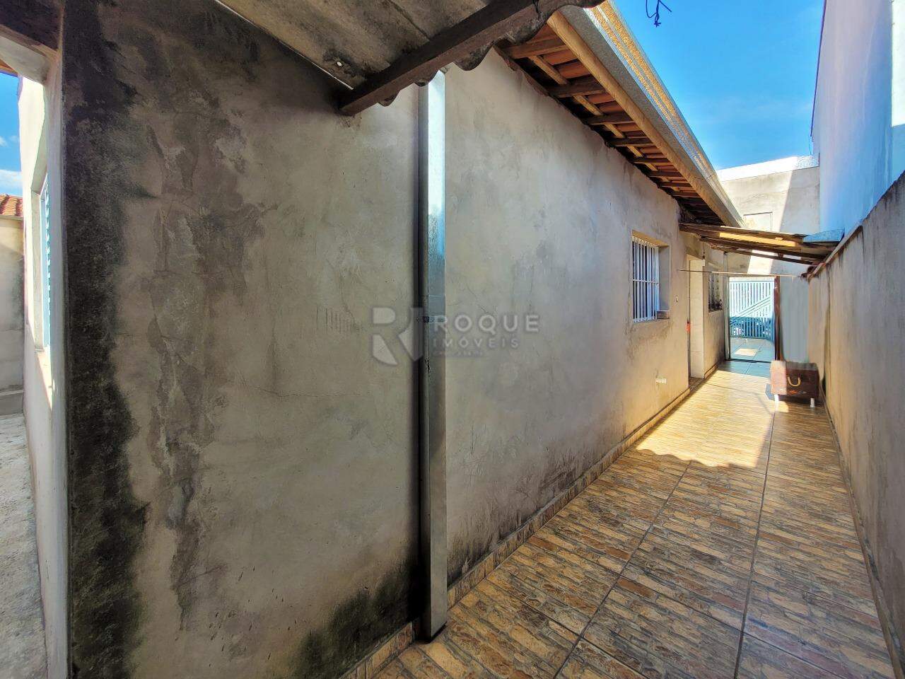 Casa Residencial à venda no bairro Jardim Residencial Dona Santina Paroli Peccinini: Fundos