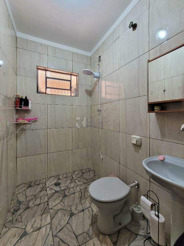 Casa Residencial à venda no bairro Jardim Residencial Dona Santina Paroli Peccinini: WC Social
