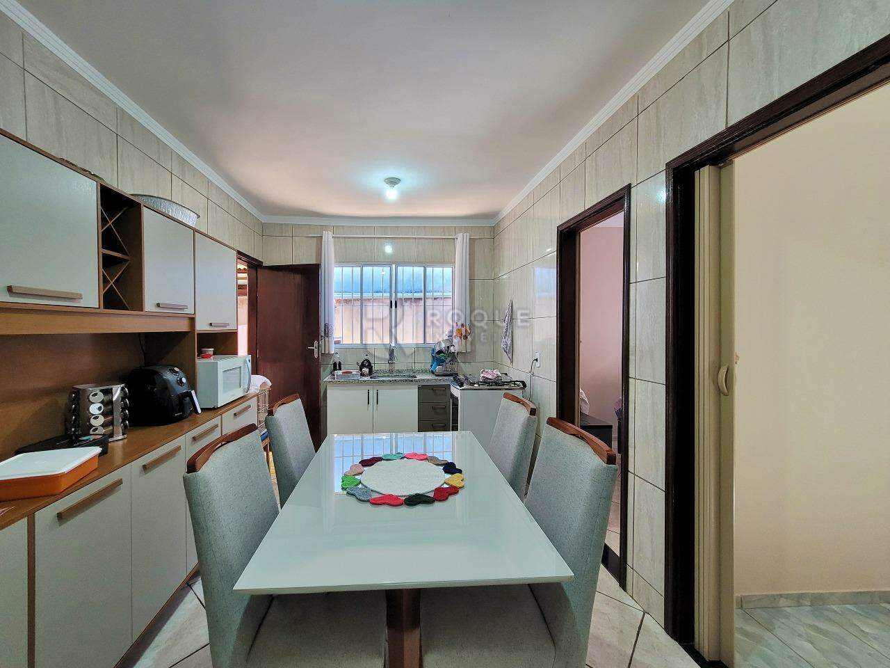 Casa Residencial à venda no bairro Jardim Residencial Dona Santina Paroli Peccinini: Cozinha