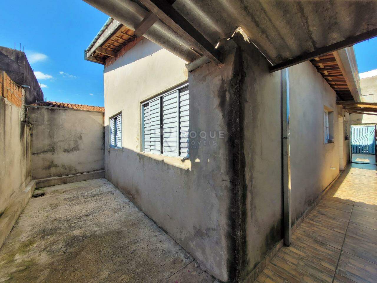 Casa Residencial à venda no bairro Jardim Residencial Dona Santina Paroli Peccinini: Fundos