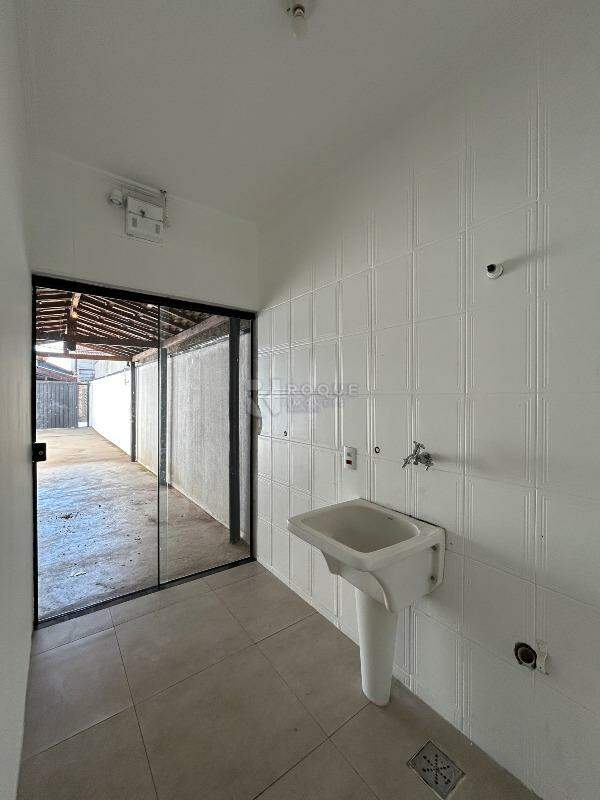 Casa Residencial para aluguel no bairro Residencial Fenix: Área de serviço 