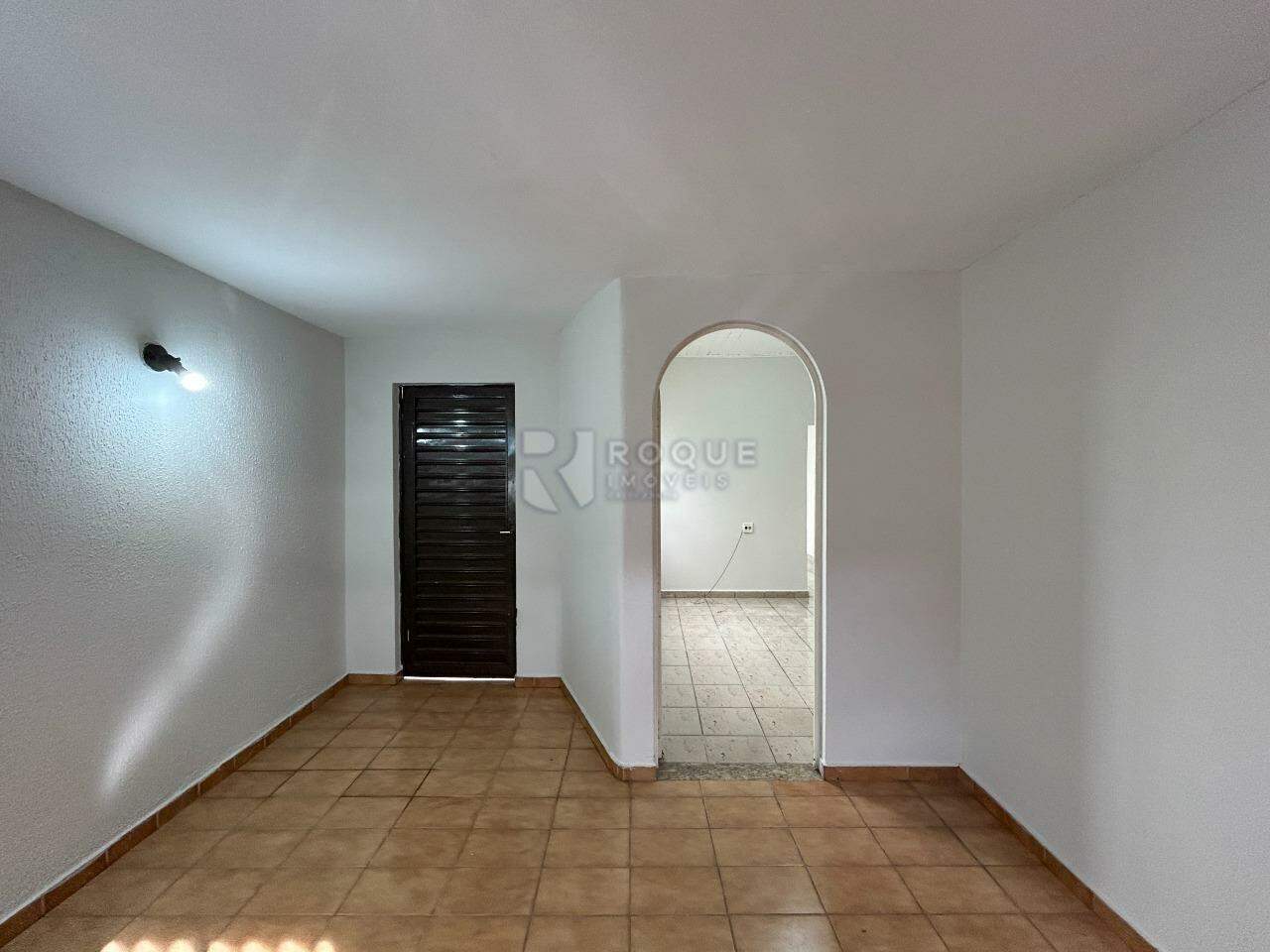 Casa Residencial para aluguel no bairro Vila São João: Garagem