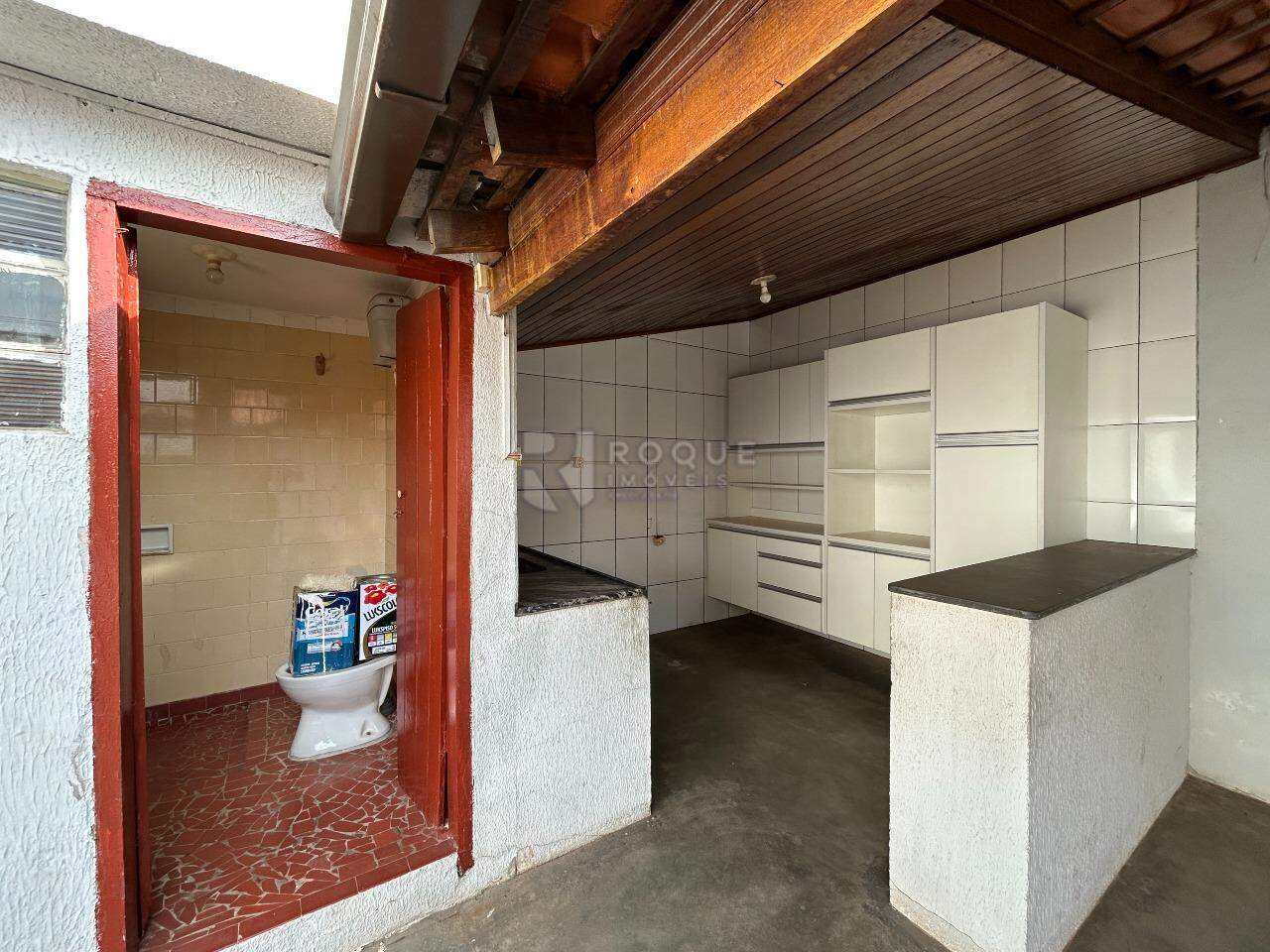 Casa Residencial para aluguel no bairro Vila São João: Rancho / fundo