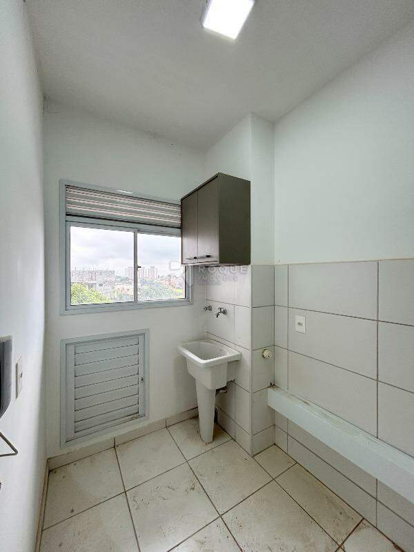 Apartamento para aluguel no bairro Jardim Residencial Roseira: Área de serviço 