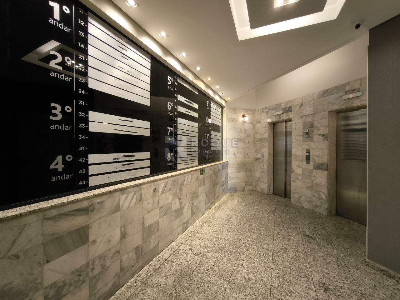 Salas/Conjuntos à venda no bairro Centro: HALL DE ELEVADORES