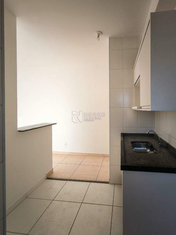 Apartamento à venda no bairro Jardim Residencial Victório Lucato: COZINHA