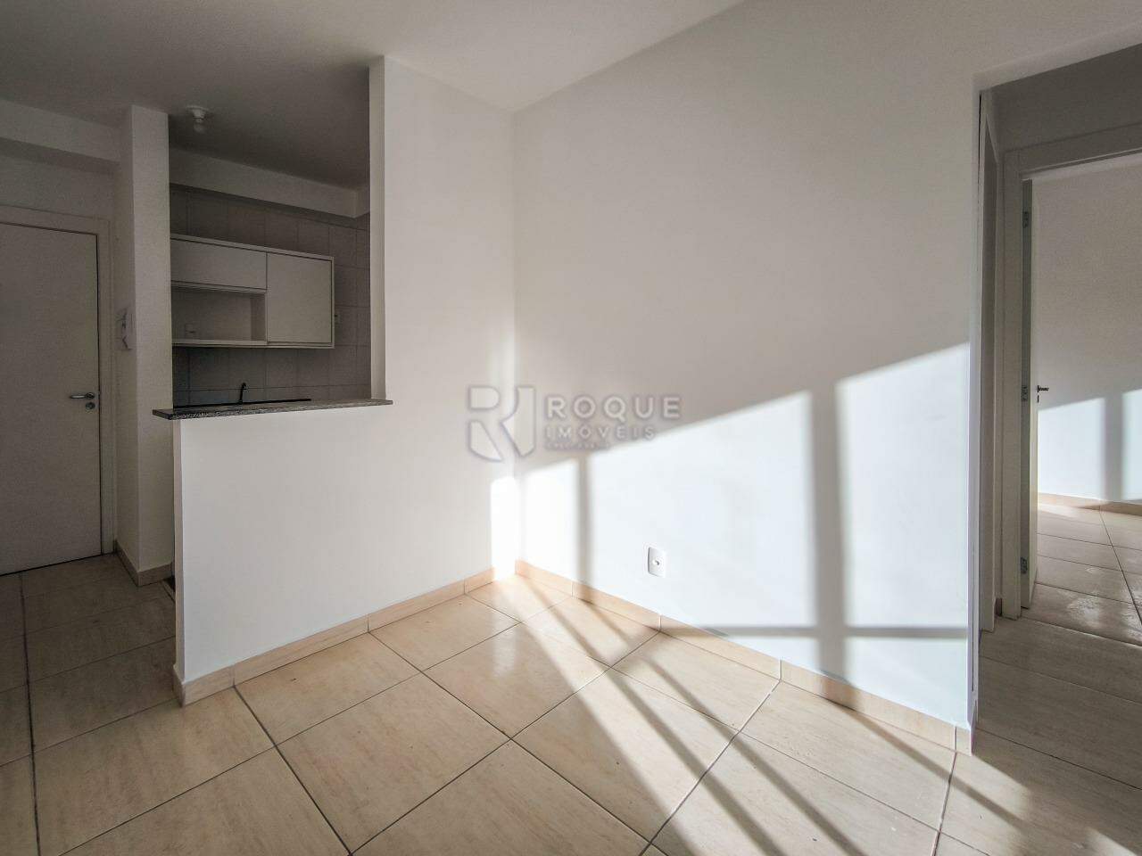 Apartamento à venda no bairro Jardim Residencial Victório Lucato: SALA DE ESTAR