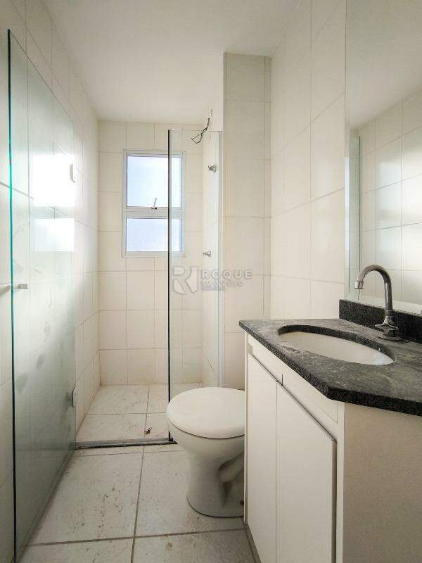 Apartamento à venda no bairro Jardim Residencial Victório Lucato: BANHEIRO SOCIAL