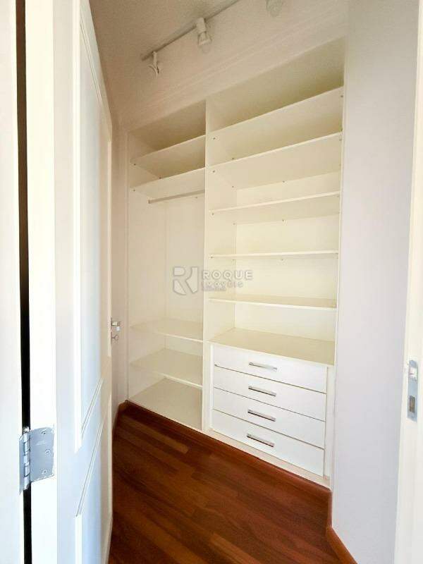 Casa em condomínio para aluguel no bairro Residencial Jardim dos Ipês: Closet Suíte