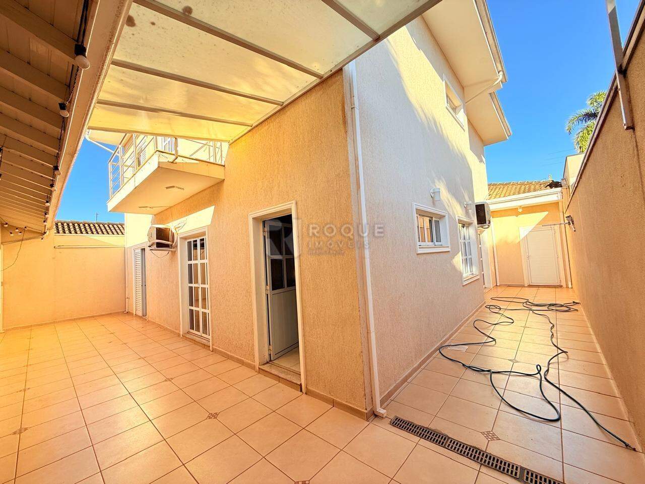 Casa em condomínio para aluguel no bairro Residencial Jardim dos Ipês: Quintal