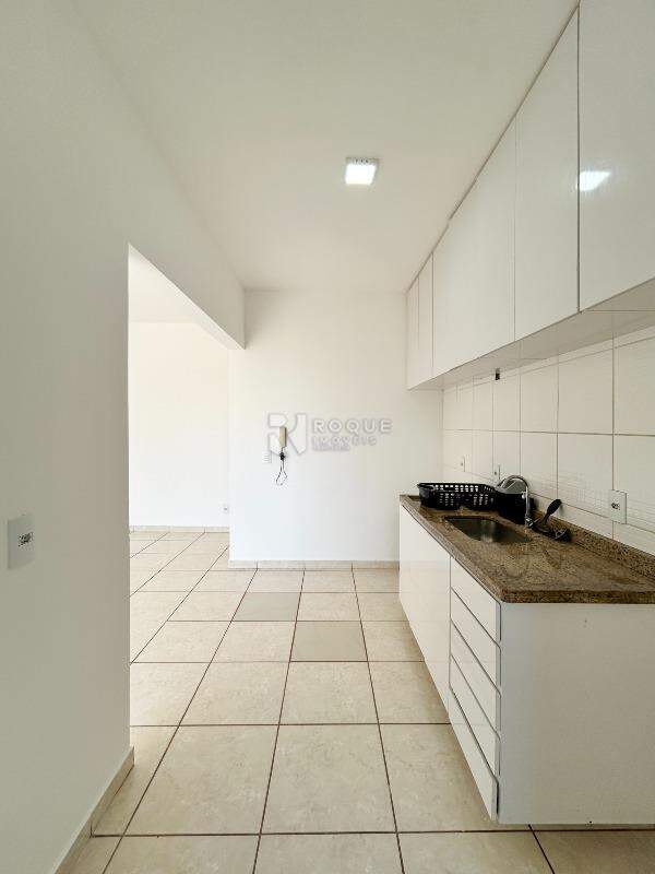 Apartamento à venda no bairro Chácaras Antonieta: Cozinha