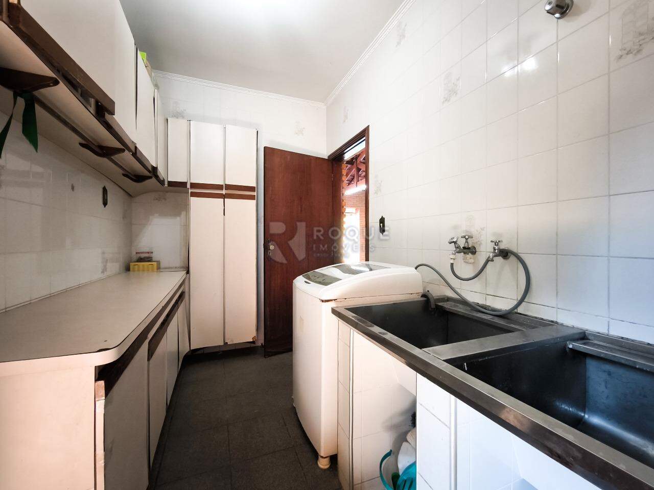 Casa em condomínio à venda no bairro Portal das Rosas: LAVANDERIA