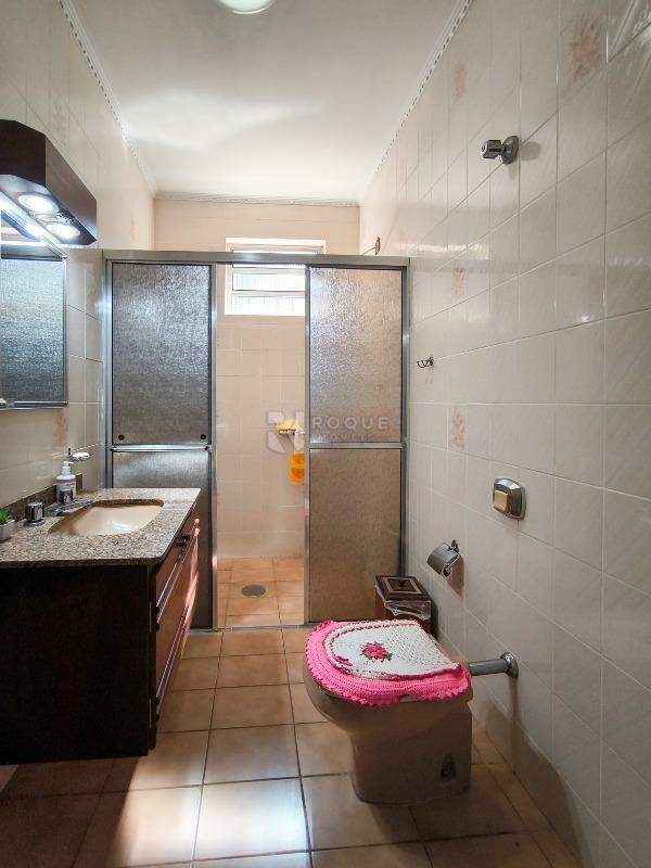 Casa em condomínio à venda no bairro Portal das Rosas: BANHEIRO SOCIAL