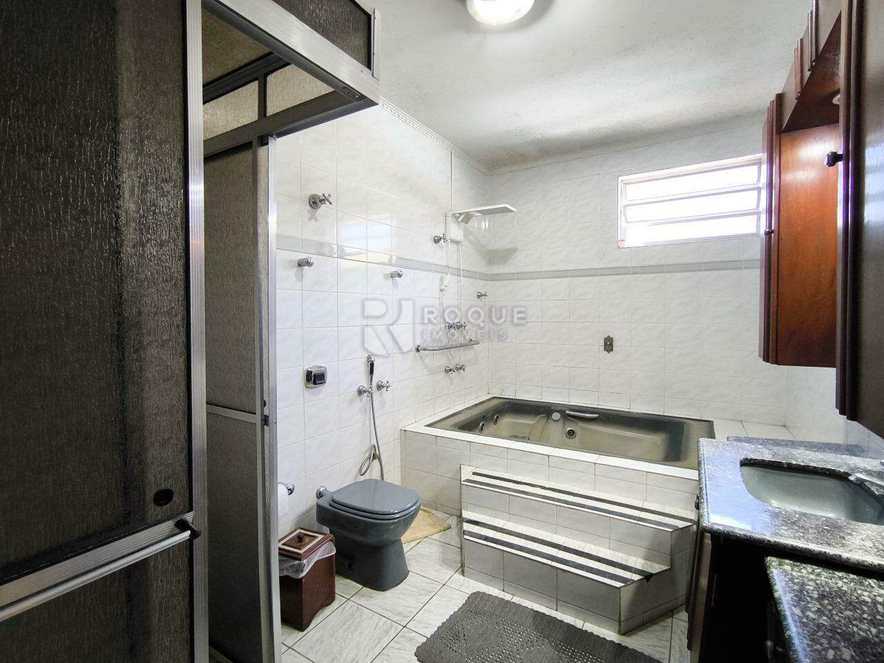 Casa em condomínio à venda no bairro Portal das Rosas: WC SUÍTE