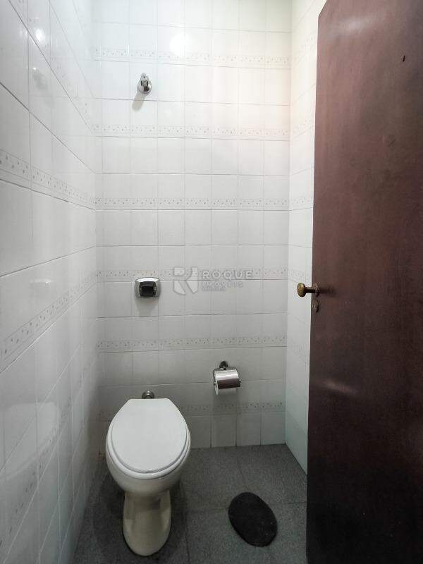 Casa em condomínio à venda no bairro Portal das Rosas: BANHEIRO SOCIAL ÁREA GOURMET