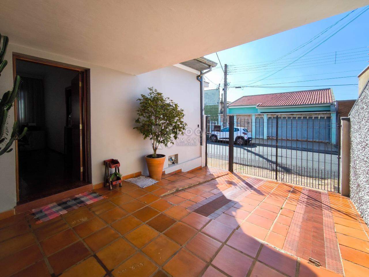 Casa Residencial à venda no bairro Vila São João: GARAGEM