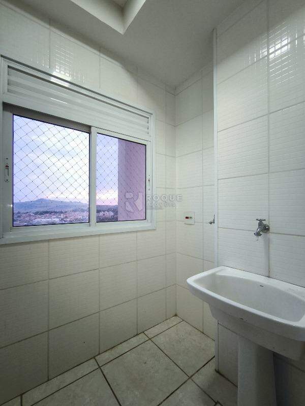 Apartamento à venda no bairro Chácaras Antonieta: LAVANDERIA
