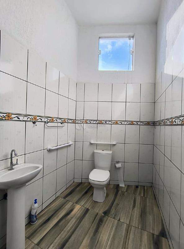 Salão para aluguel no bairro Jardim Vista Alegre: Wc social 