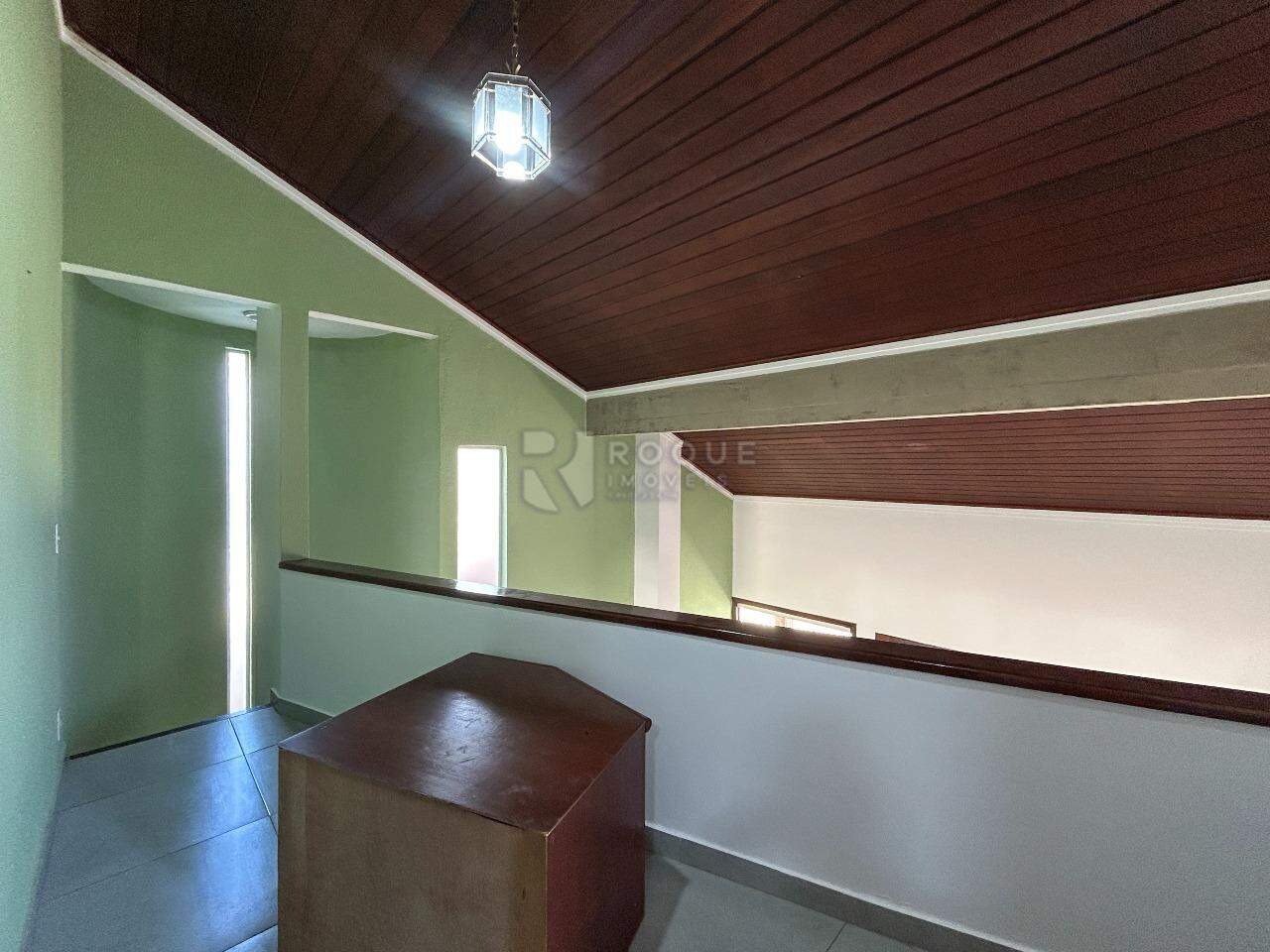 Casa em condomínio para aluguel no bairro Jardim Florença: Hall segundo andar 