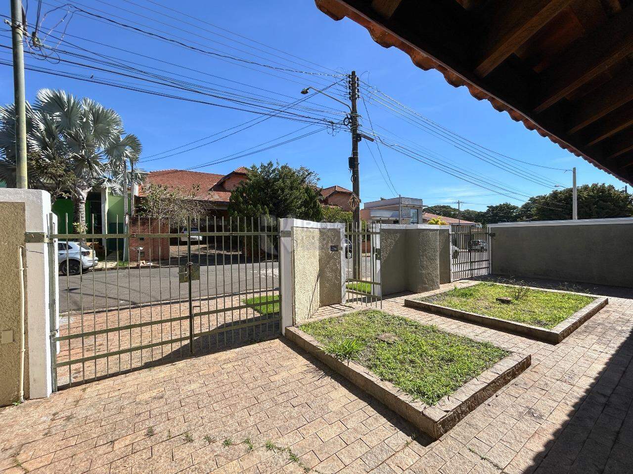 Casa em condomínio para aluguel no bairro Jardim Florença: Frente 