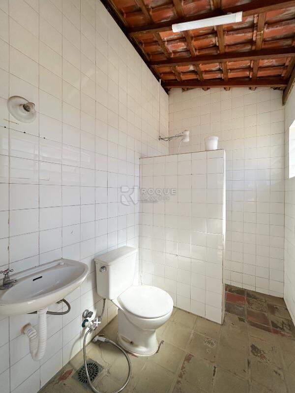 Casa em condomínio para aluguel no bairro Jardim Florença: WC social fundo 