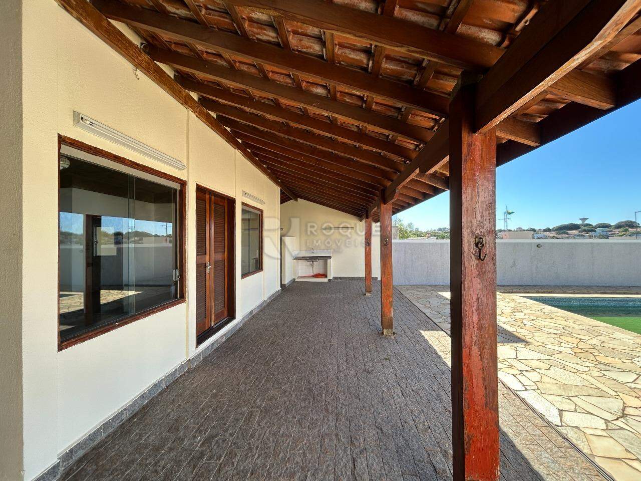 Casa em condomínio para aluguel no bairro Jardim Florença: Varanda fundo 