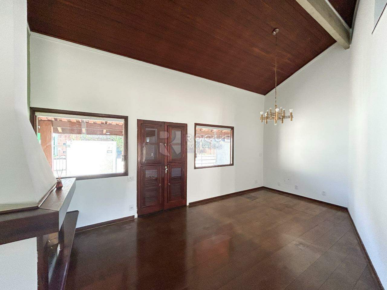 Casa em condomínio para aluguel no bairro Jardim Florença: Sala 