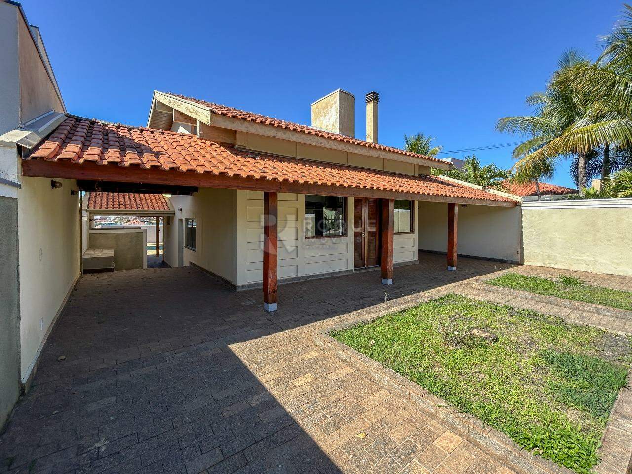 Casa em condomínio para aluguel no bairro Jardim Florença: Frente 