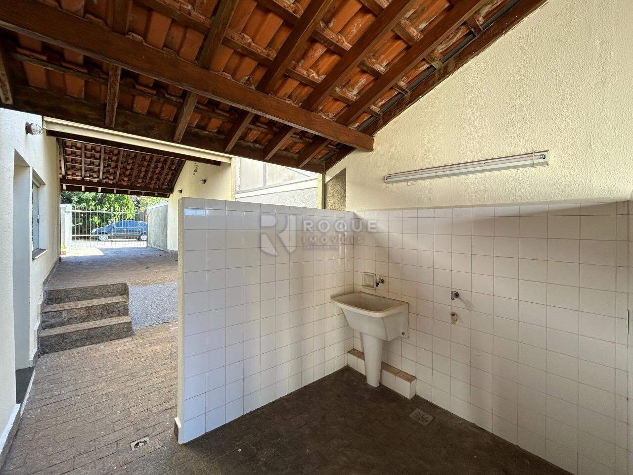 Casa em condomínio para aluguel no bairro Jardim Florença: Área de serviço 
