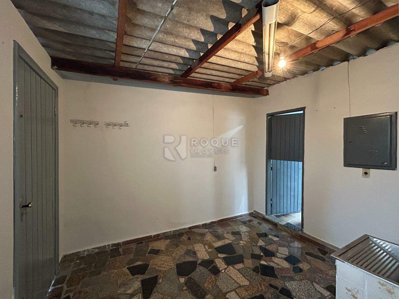 Casa Residencial para aluguel no bairro Vila da Glória: Área de serviço