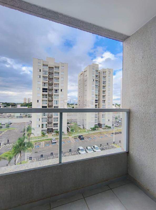 Apartamento para aluguel no bairro Vale das Esmeraldas: Sacada